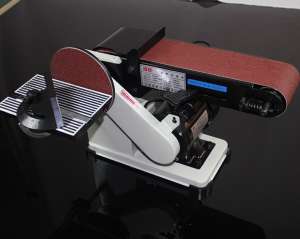 砂帶機(jī)打磨機(jī)木工拋光機(jī)家用小型臺式磨刀倒角電動砂帶機(jī)